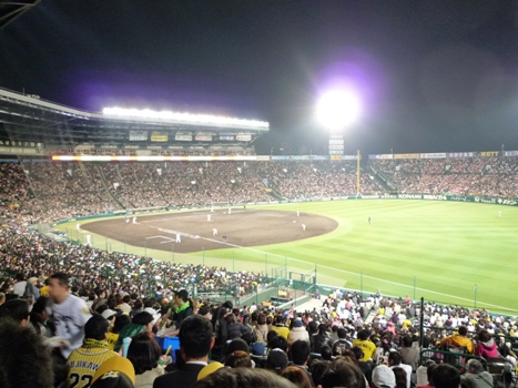 2011_4_22.koshien.stadium.jpg